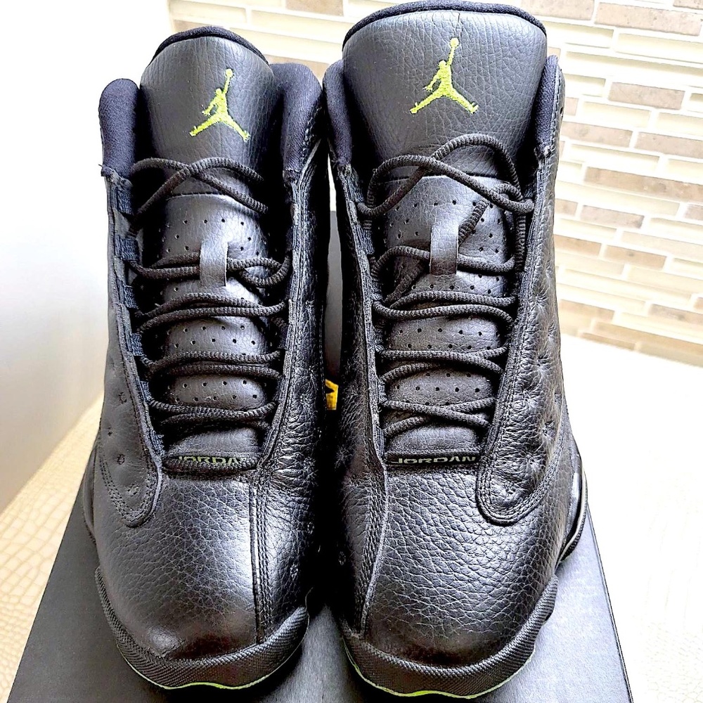RARE  New Size 8.5 US - Jordan 13 Retro Altitude 2017 w/ hi-end soap protectors